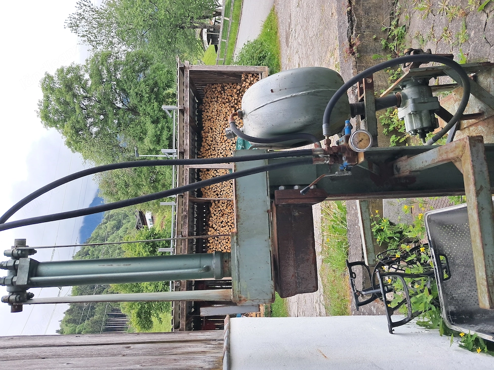 Hydraulischer Holzspalter für Traktor   Zapfwelle   robustes Altgerät