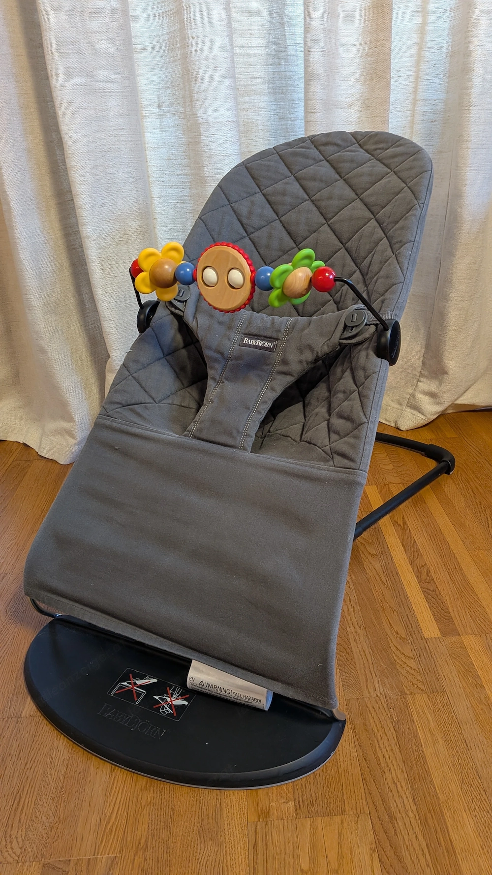 Baby Björn Wippe mit Spielbogen