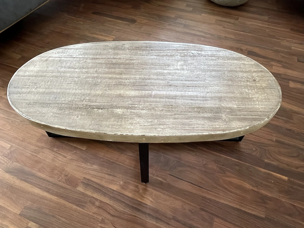 Authentischer Couchtisch aus Holz