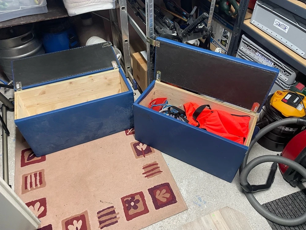 Verkaufe 2 Holzboxen für Bootsgondel mit Sitzfläche