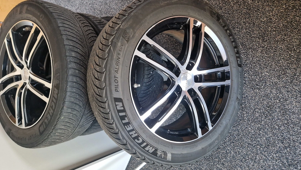 Winterräder Mercedes EQC 2x 255 50 R19 + 2x 235 55 R19