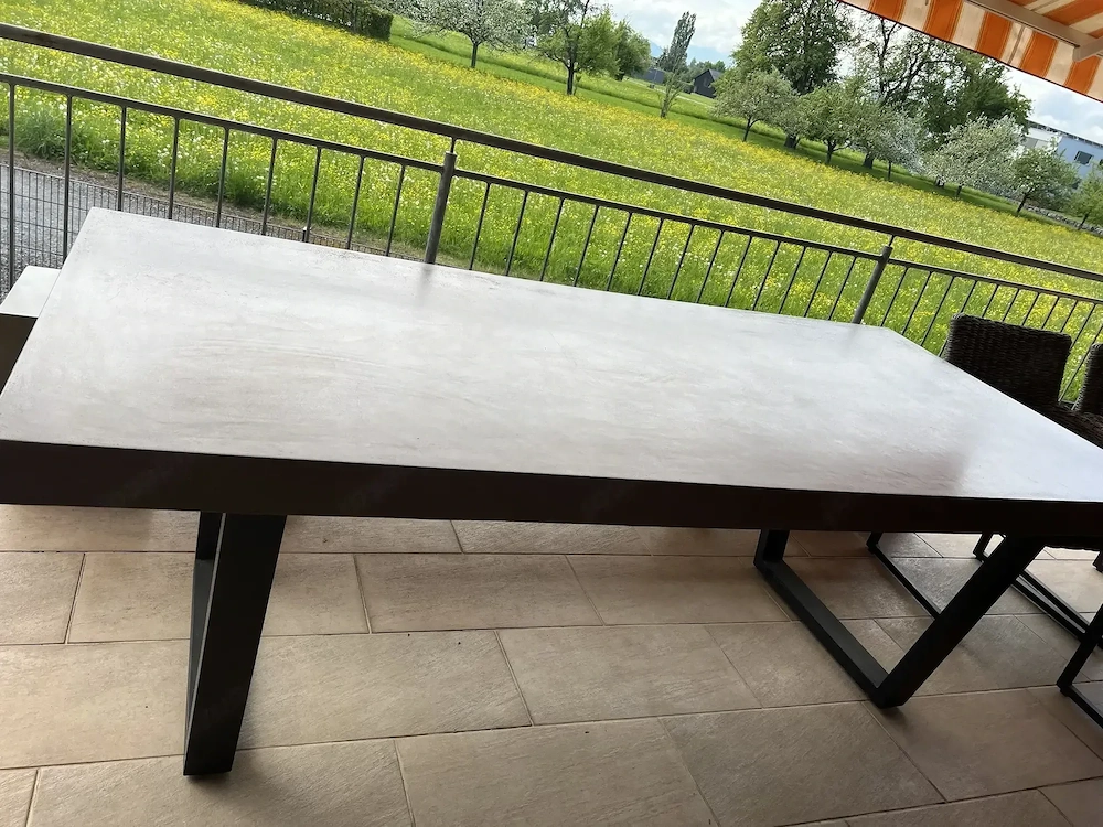 Betontisch Solid V  ... bis Mi 10.6. reserviert