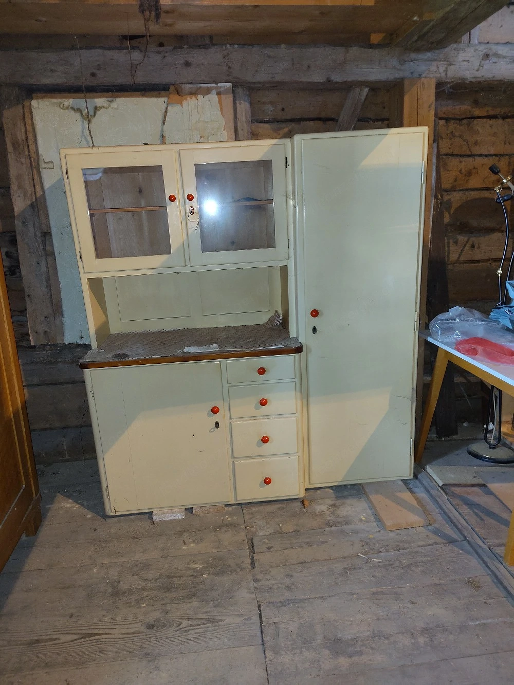 küchenschrank
