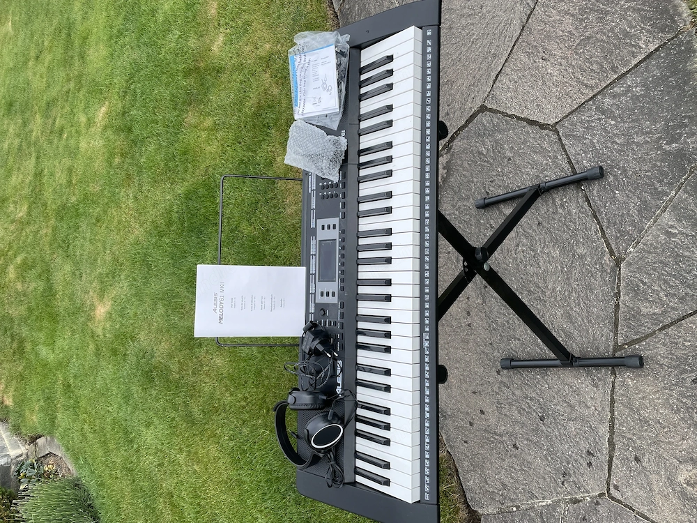Alesis Melody 61 MKII Keyboard + Ständer + Zubehör