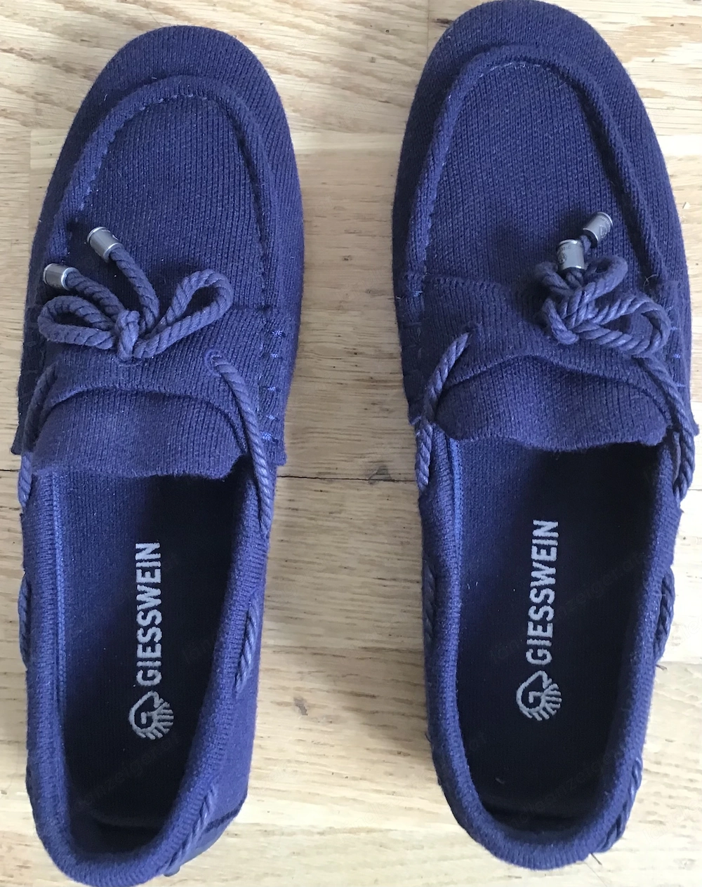 Dunkelblaue Giesswein-Schuhe