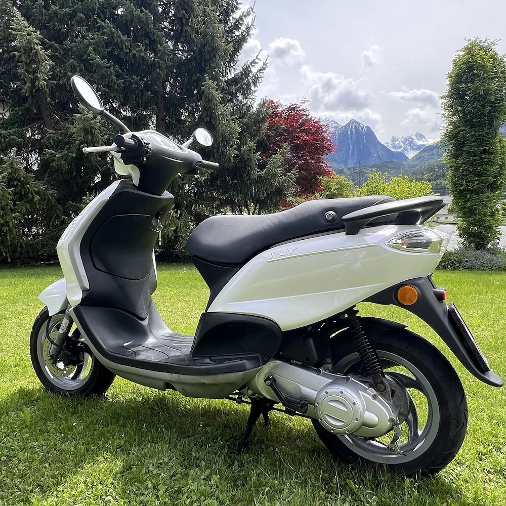 Piaggio Fly 50 2T Roller Moped weiß, fahrbereit 