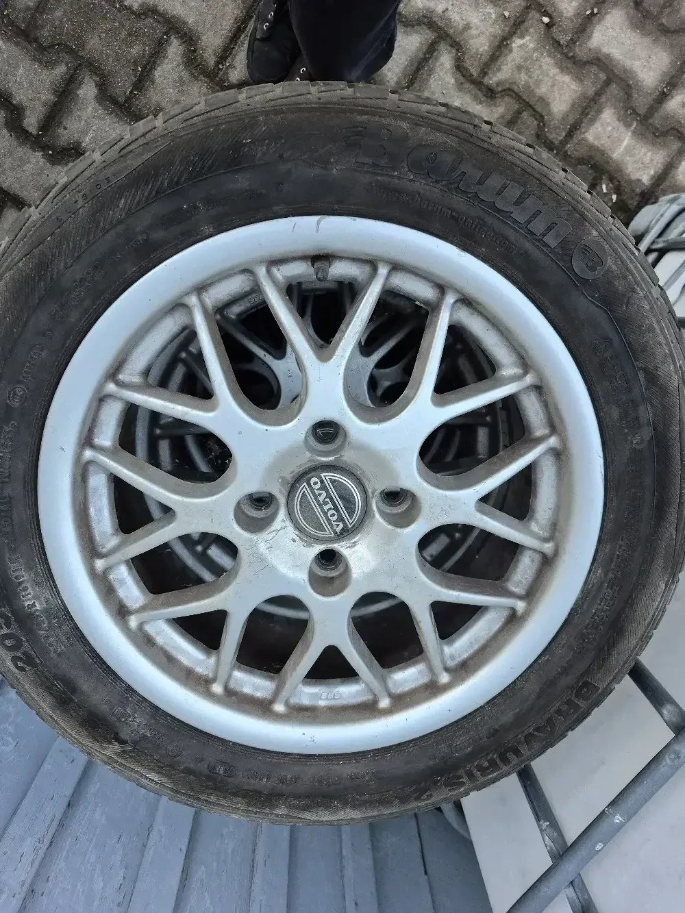 volvo , hyundai 