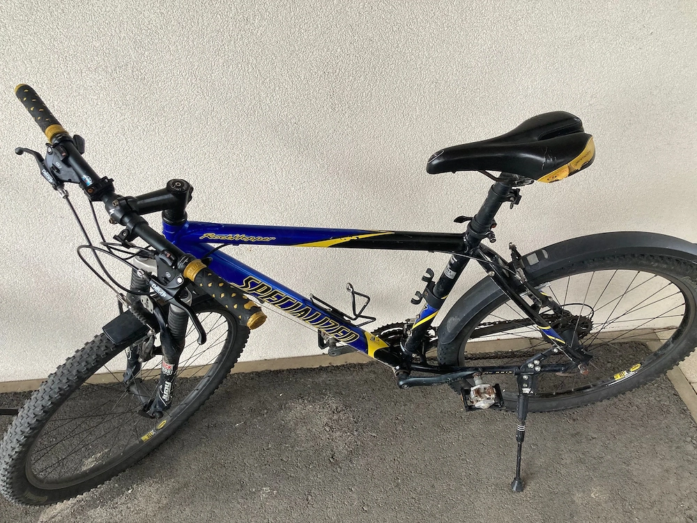 Gebrauchtes Mountainbike mit abnehmbaren Schutzblech