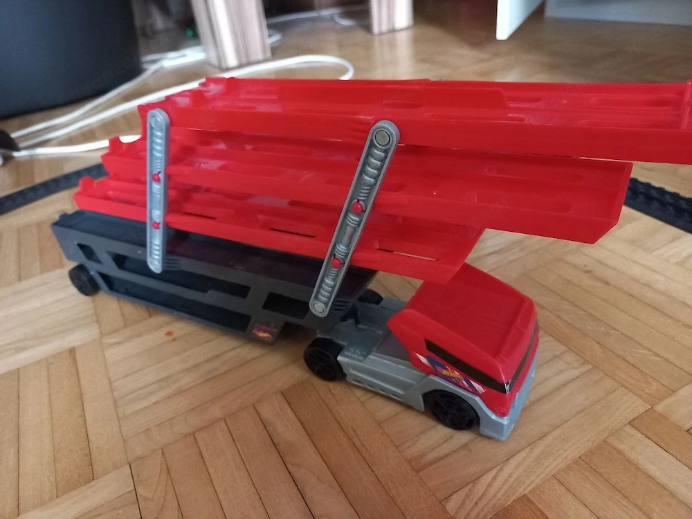 großer Hot Wheel Transporter