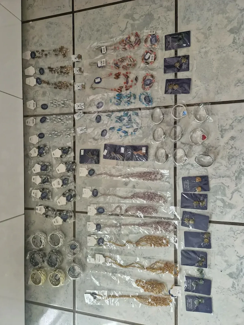 Schmuck Restposten Modeschmuck Flohmarkt Starterpaket Ohrringe Armreifen Markt Verkauf S4