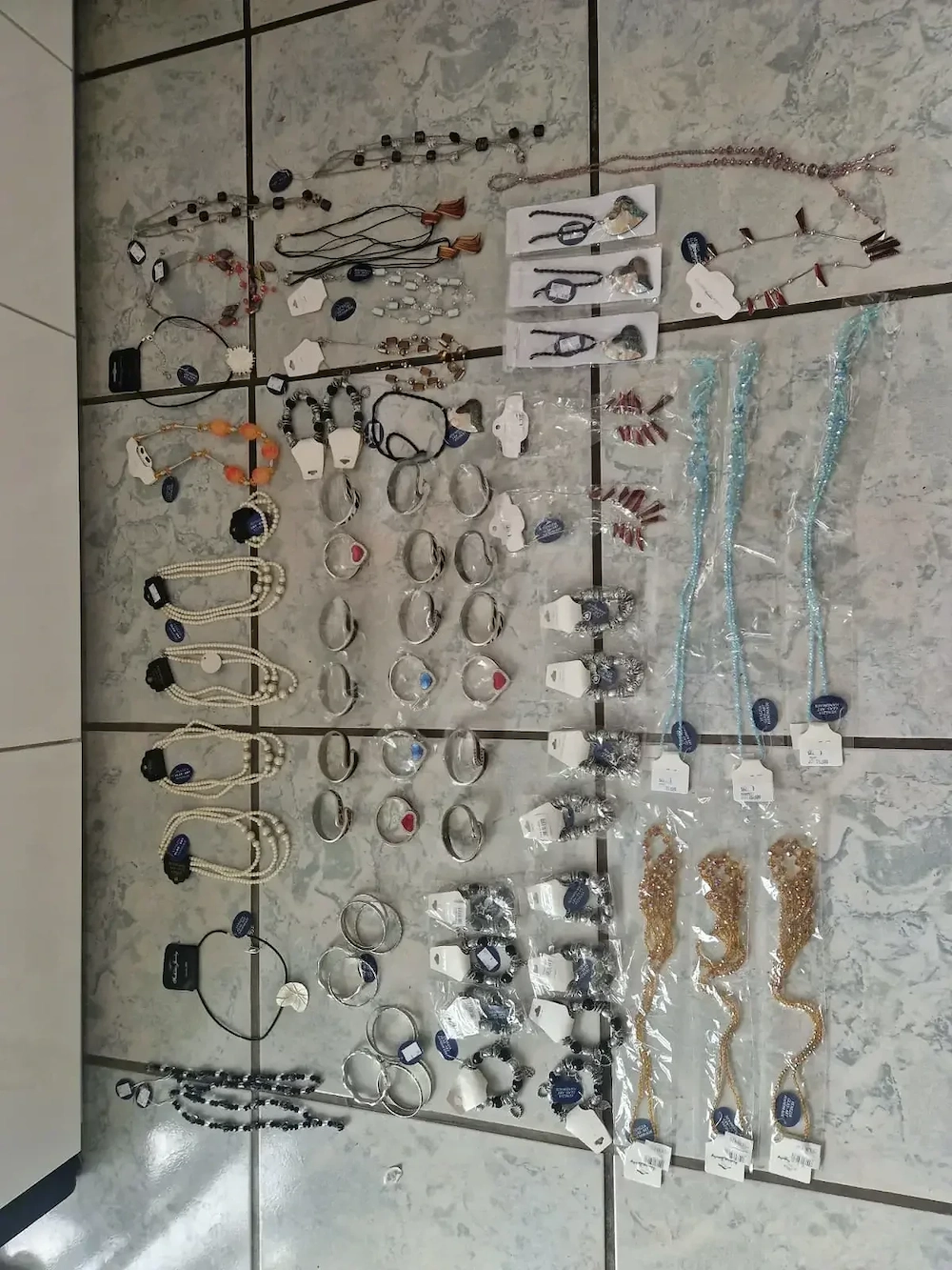 Schmuck Restposten Modeschmuck Flohmarkt Starterpaket Ohrringe Armreifen Markt Verkauf S8