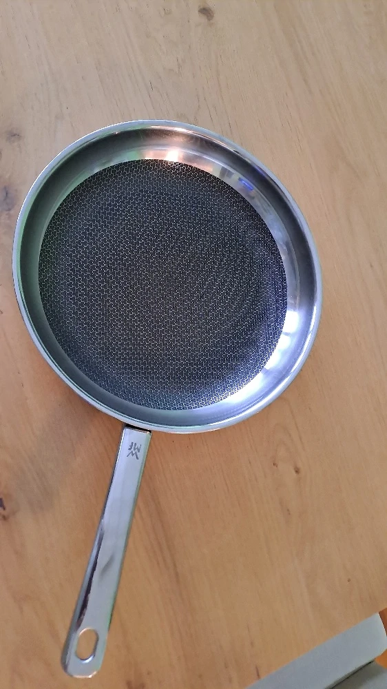  Neue WMF PROFI RESIST 28CM PFANNE zu verkaufen währ es will nur Telefonisch erreichbar 0650 7104126