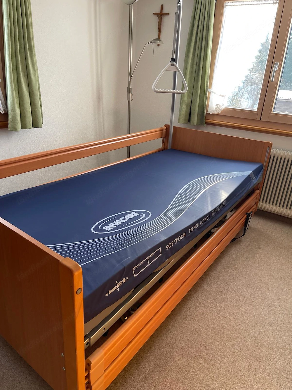 Pflegebett mit Pflegematratze - Invacare
