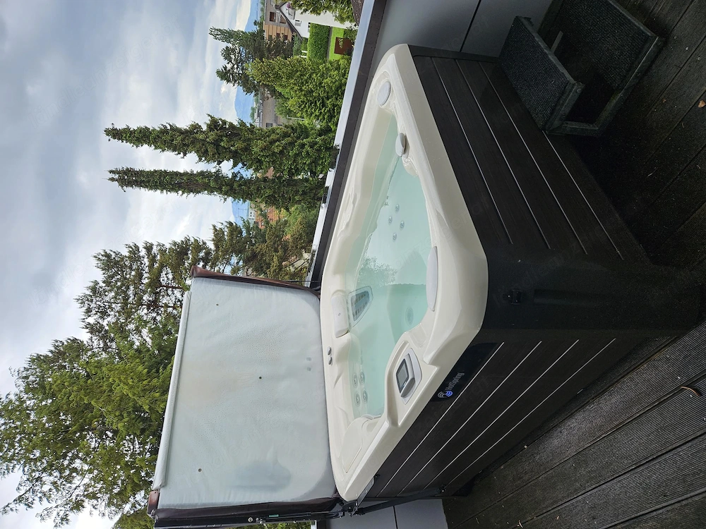 Premium Whirlpool für 3 Personen