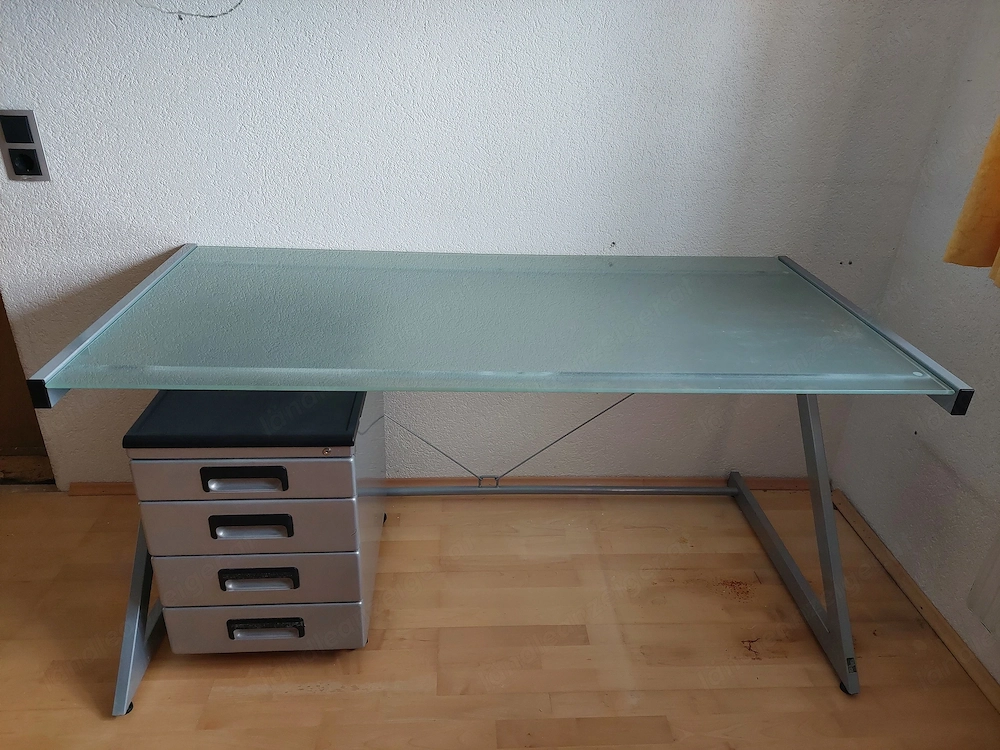 Schreibtisch