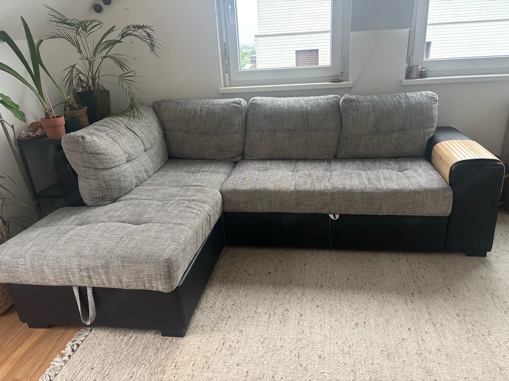 Couch mit Staufläche und Auszug