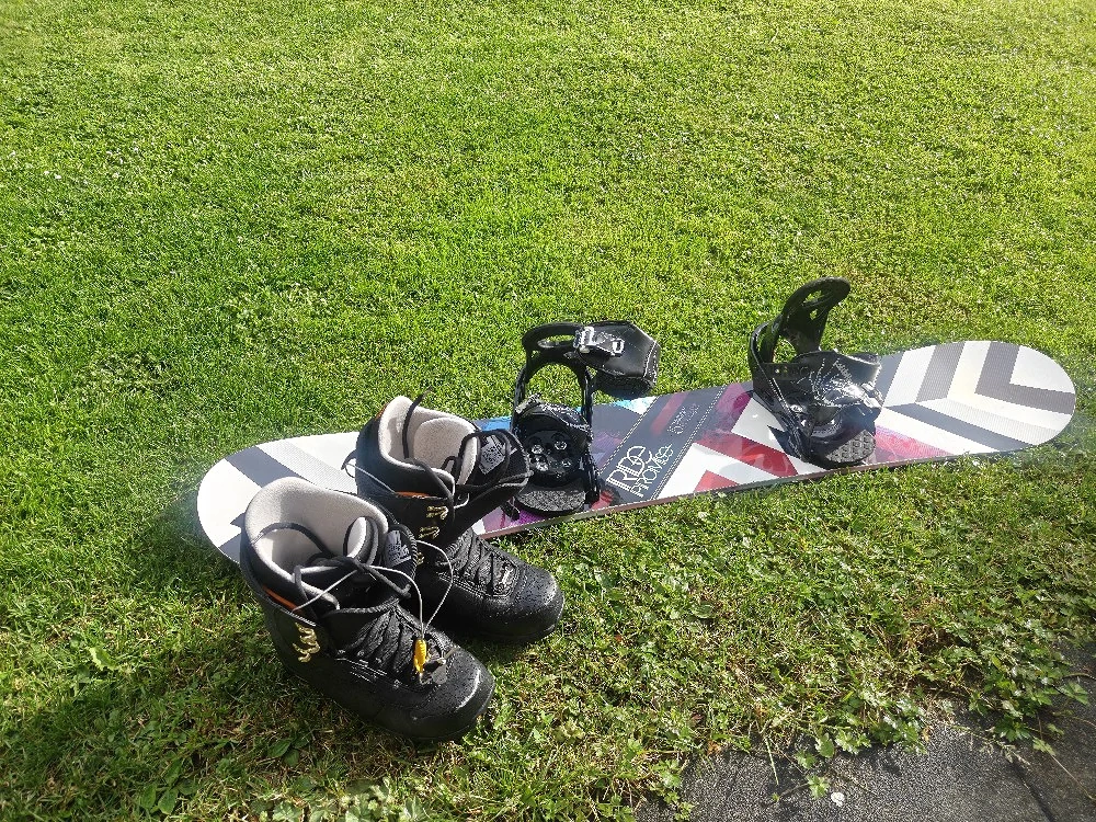 Snowboard inklusive Schuhe