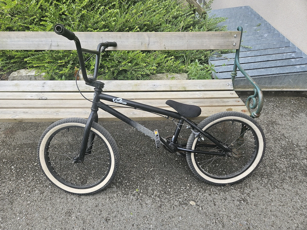 Kinder BMX Fahrrad 20 Zoll   schwarz mit weißen Reifen