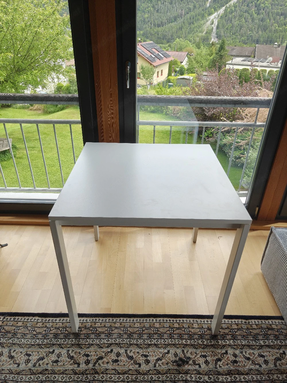 Tisch 75x75 cm zu verschenken 