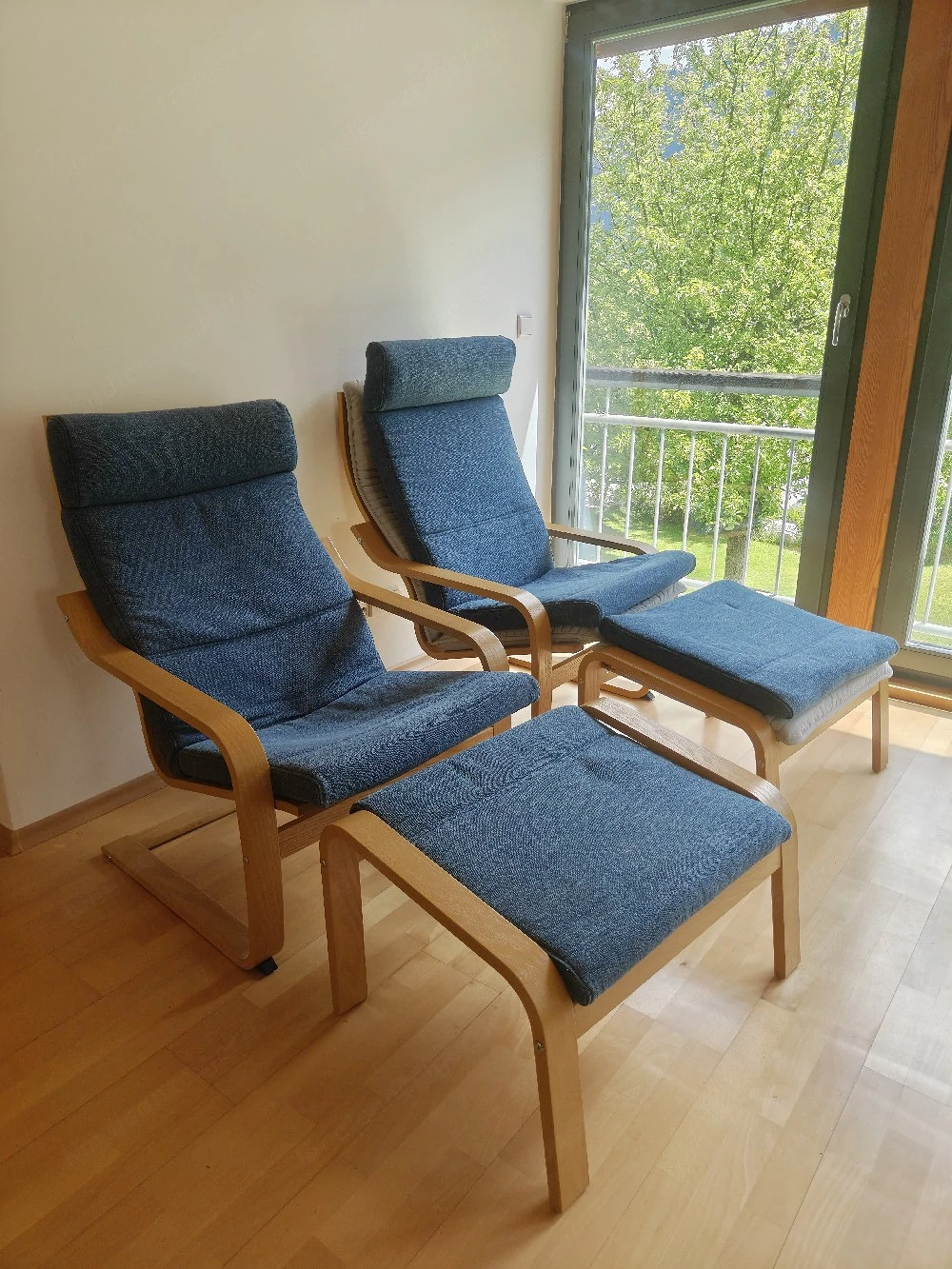 2x IKEA Poäng Relaxsessel inkl 3 Polster und Fußhocker