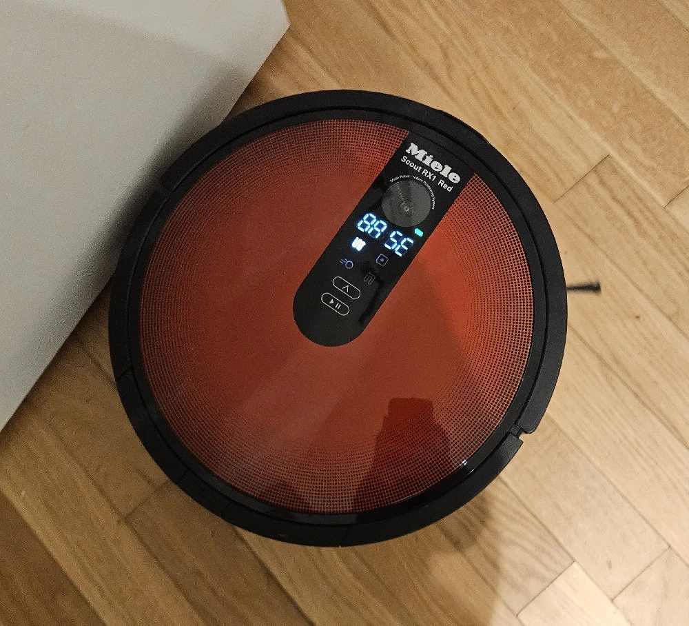 Miele Scout RX1 Red   Intelligenter Saugroboter in Premium Design