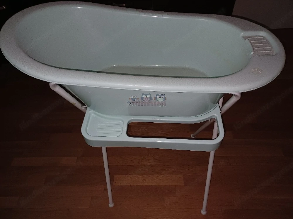 Babybadewanne mit stabilem Ständer