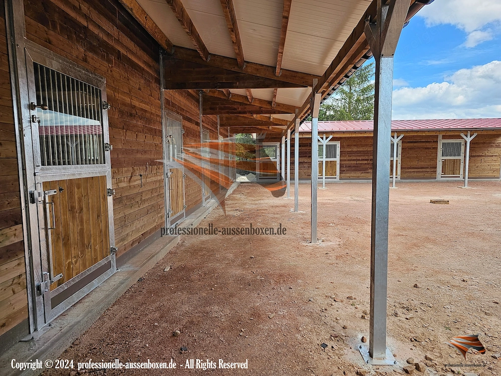 Robuste Pferdestall - Konstruktionen, Außenstall und Stallanlagen für den idealen Pferdehof