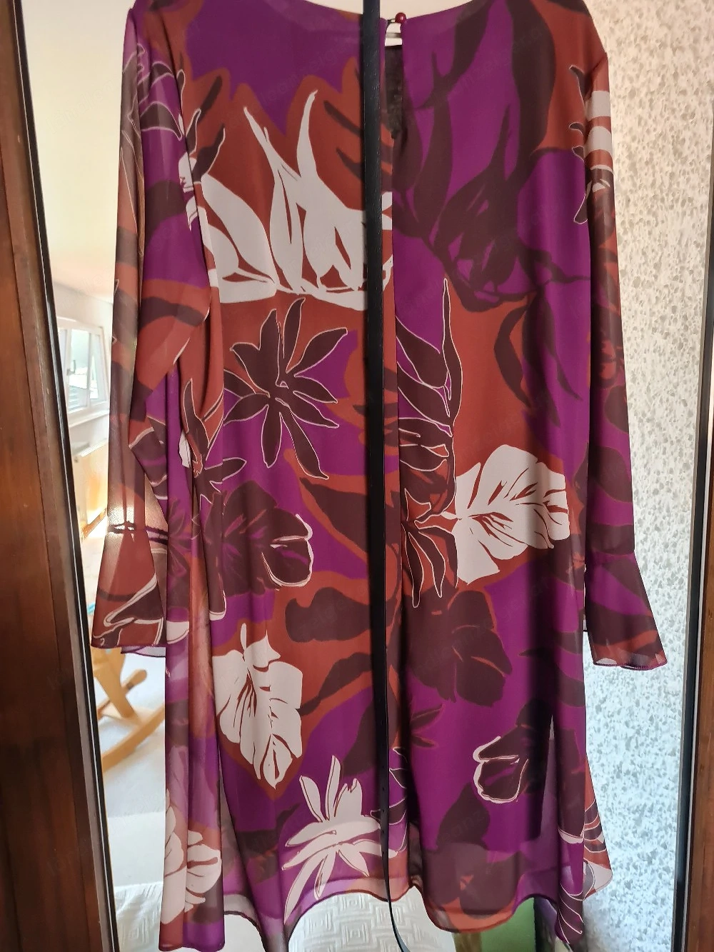 Neues Kleid Größe 38. Kann auch mit Größe 36 und Größe 40 getragen werden.
