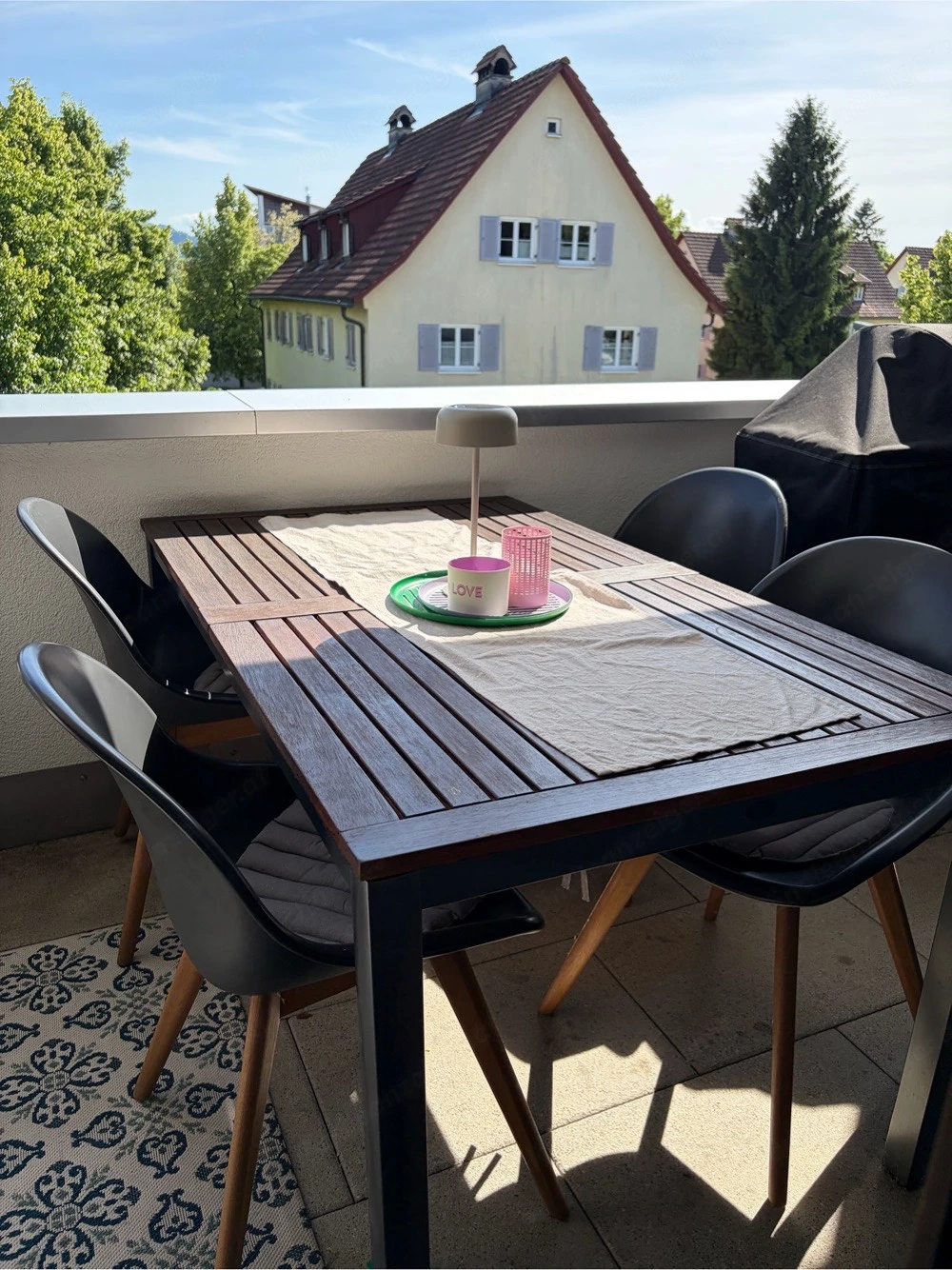 Gartenmöbel-Set (Tisch + 4 Stühle)
