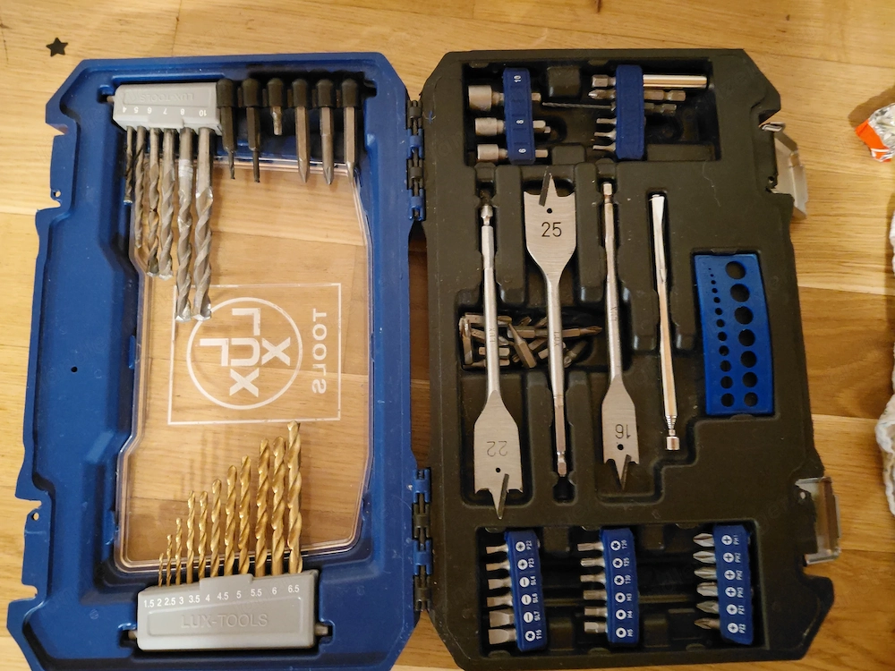Schlagbohrer plus Werkzeug 