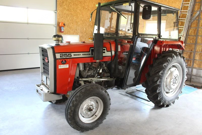 Massey Ferguson 255-8