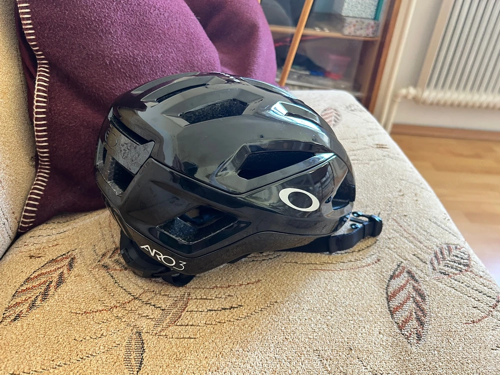 Oakley Aro 3