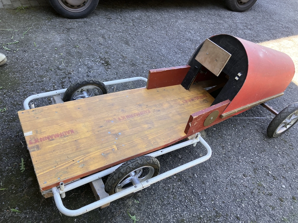 Verlassene Seifenkiste sucht neuen Rennfahrer
