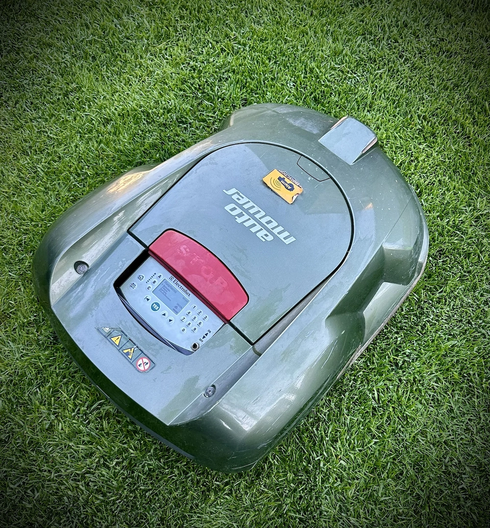 Husqvarna   Electrolux Automower G2 * inkl. Basisstation * funktionstüchtig * Ersatzteile
