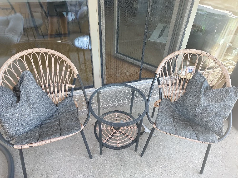 Stylisches Balkon- & Terrassenset (3-teilig): 2x Design-Stühle + Glas-Beistelltisch