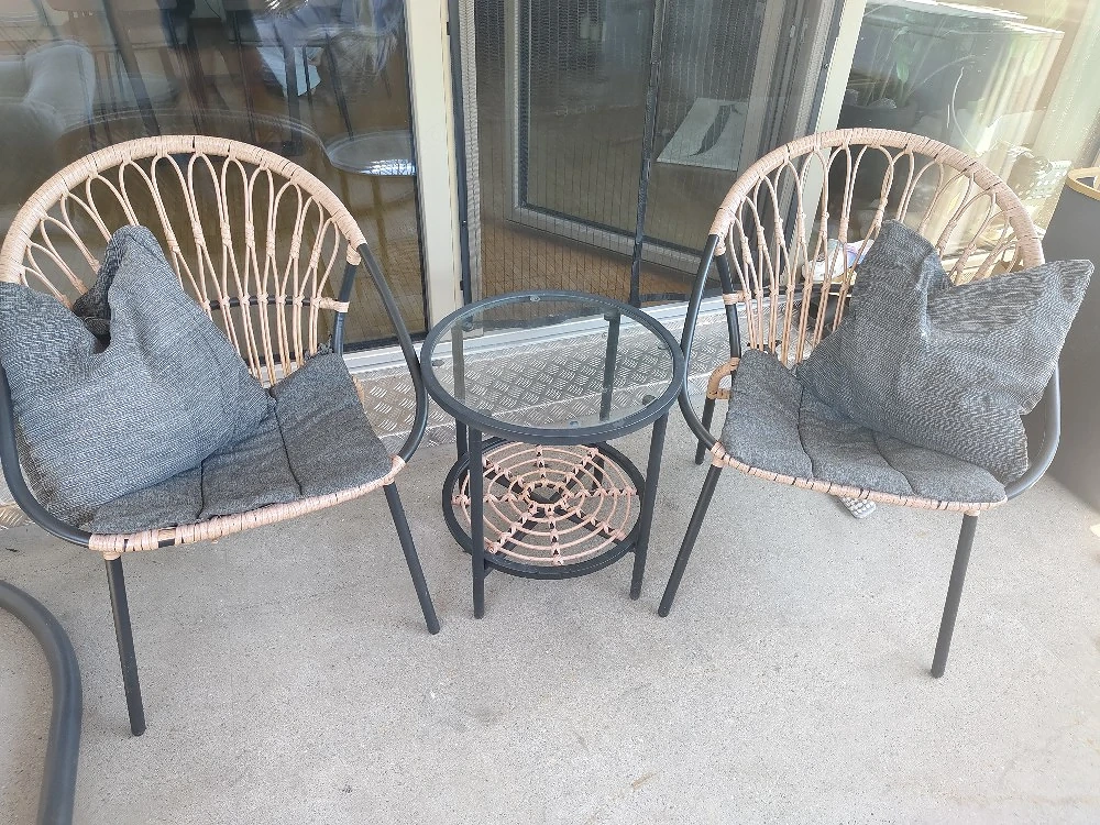 Stylisches Balkon- & Terrassenset (3-teilig): 2x Design-Stühle + Glas-Beistelltisch