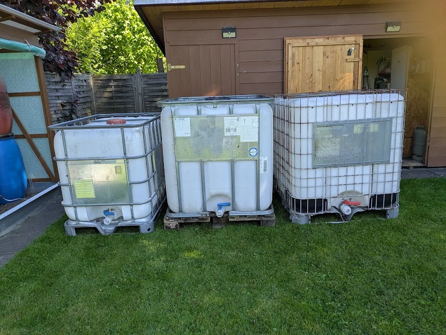 IBC Tanks zwei 1000 l und ein 600 litter.