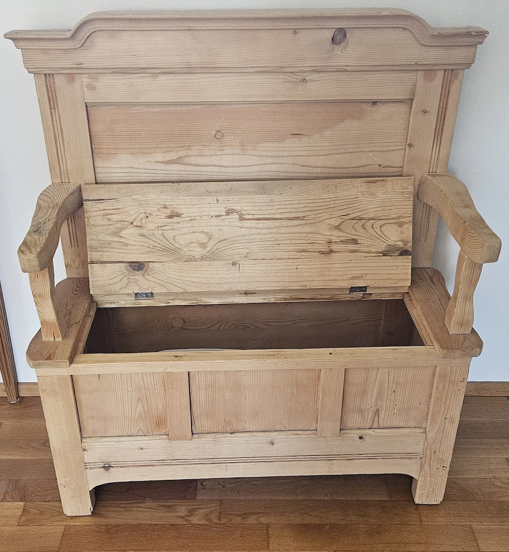 Massive Truhenbank aus Holz mit Stauraum   Bauernbank
