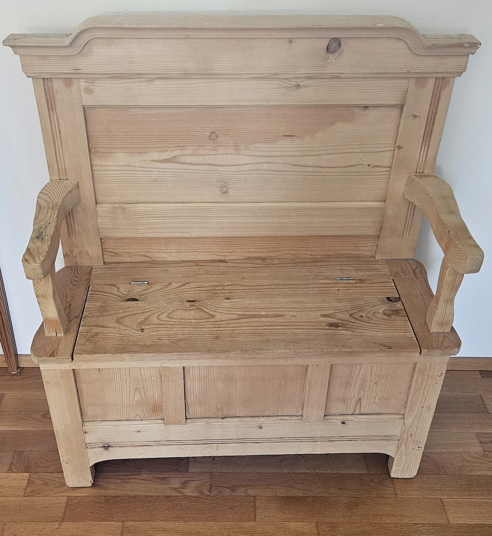 Massive Truhenbank aus Holz mit Stauraum   Bauernbank