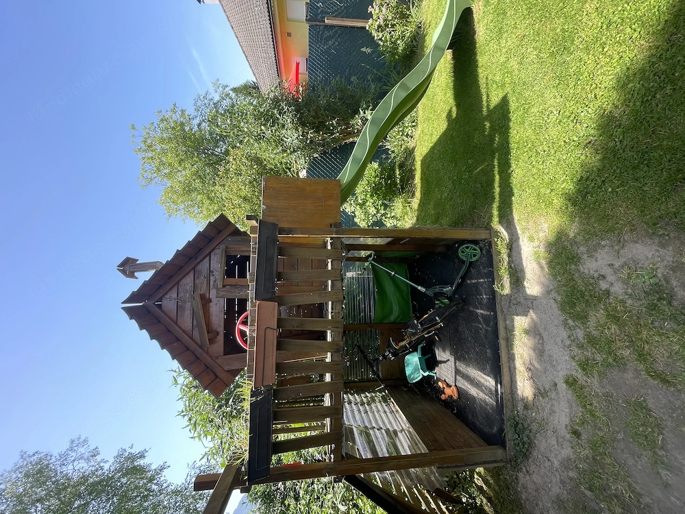 Rutsche mit Häuschen