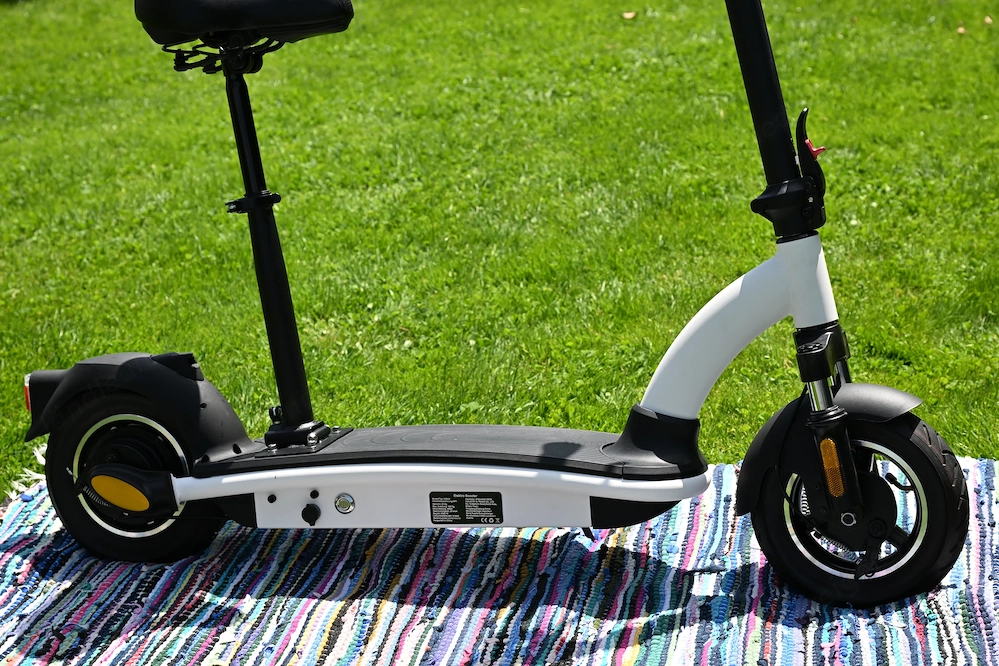 E-Scooter MF1 DES02 mit Sitz (entfernbar) 48V 10,4 AH E-Roller