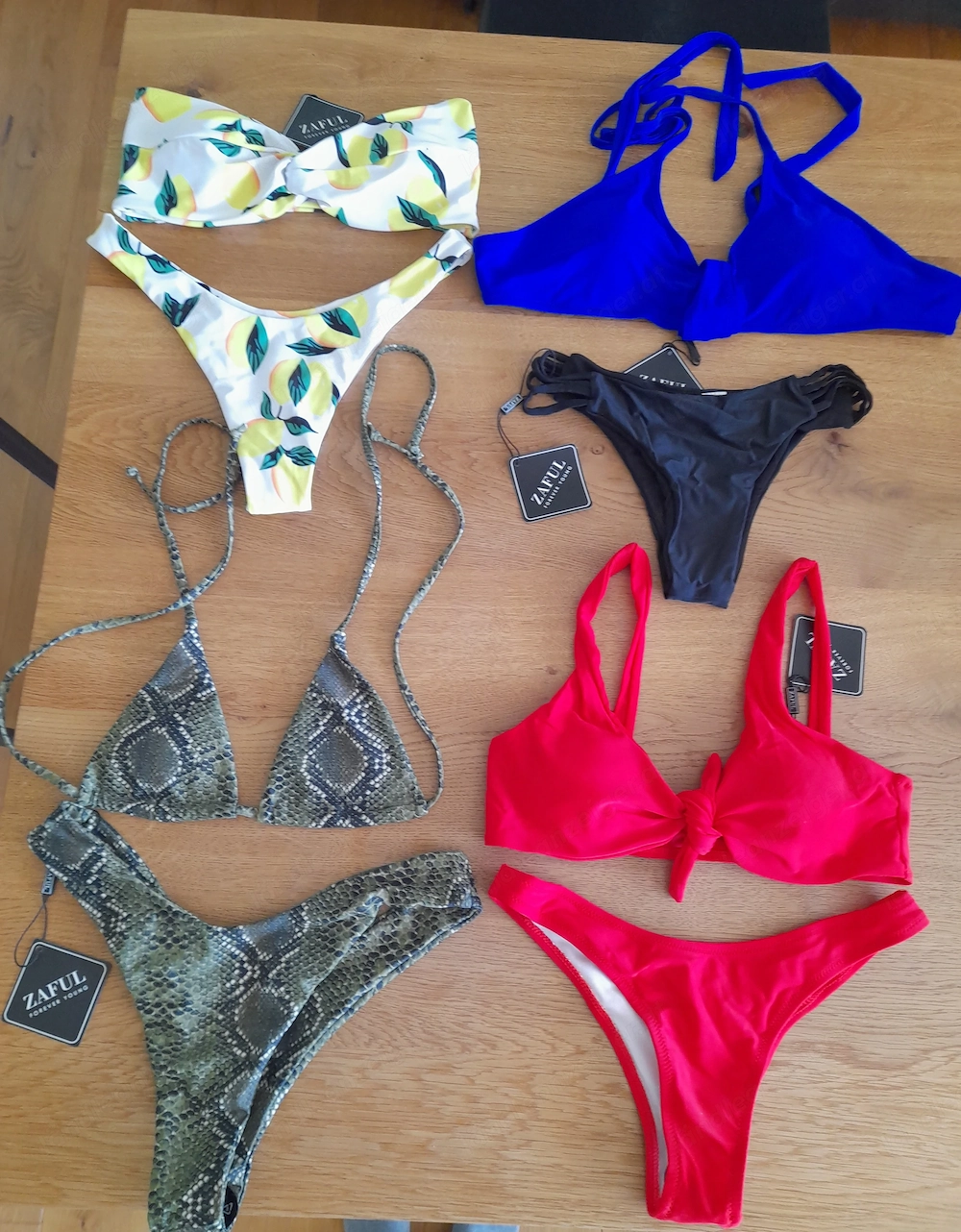 Bikinis, Badeanzüge NEU