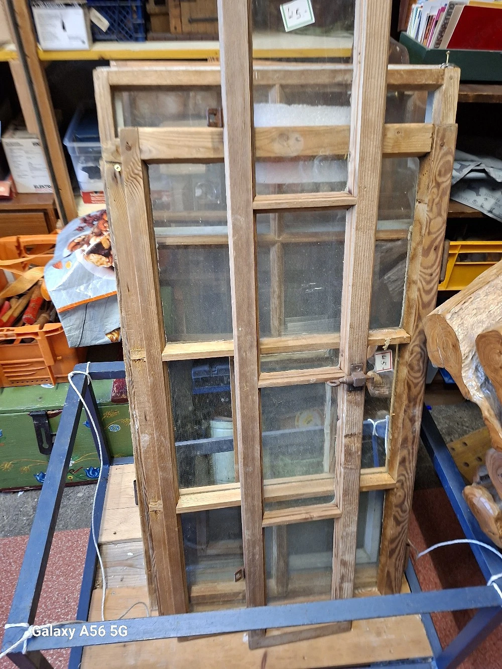 Alte Fenster mi t Scheiben