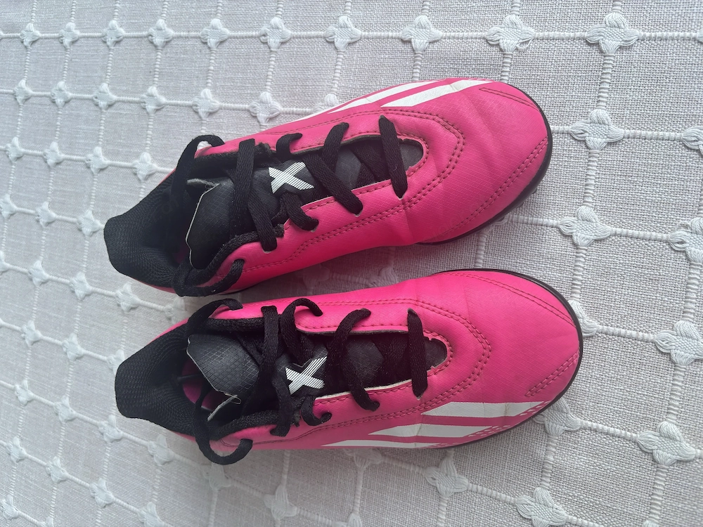 Kinder Fußball Schuhe von adidas