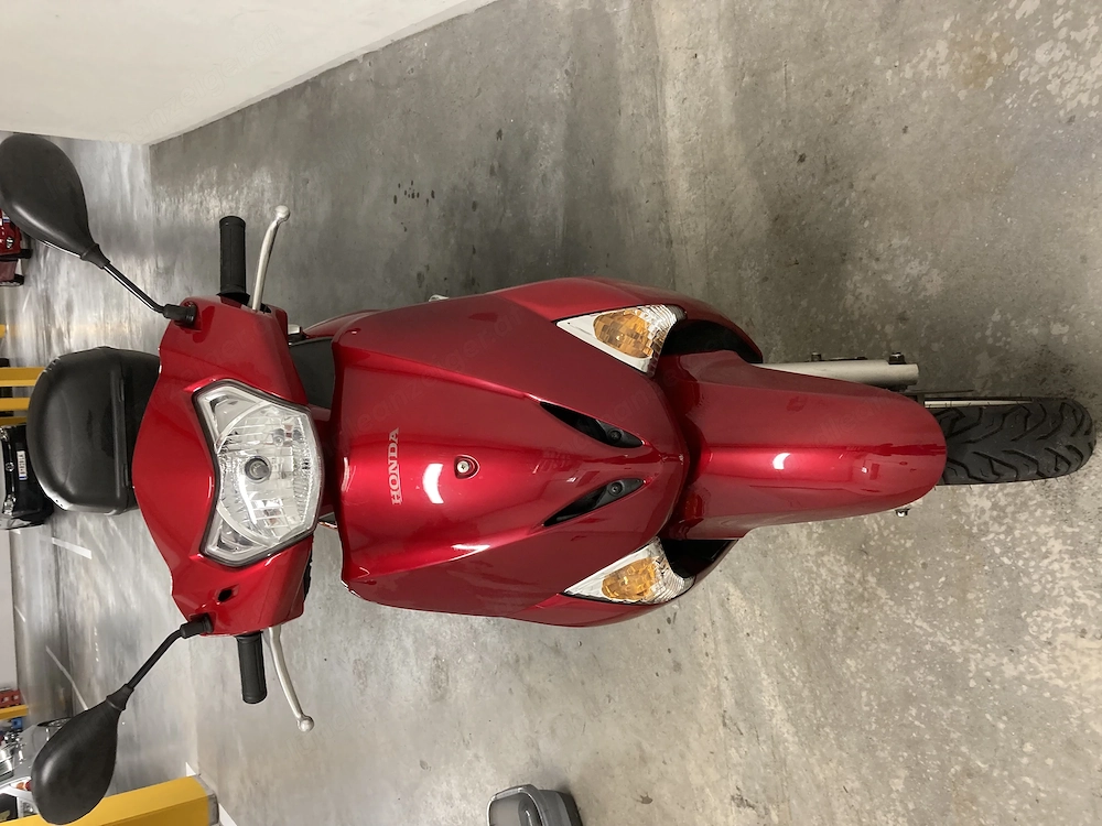 Honda lead Roller