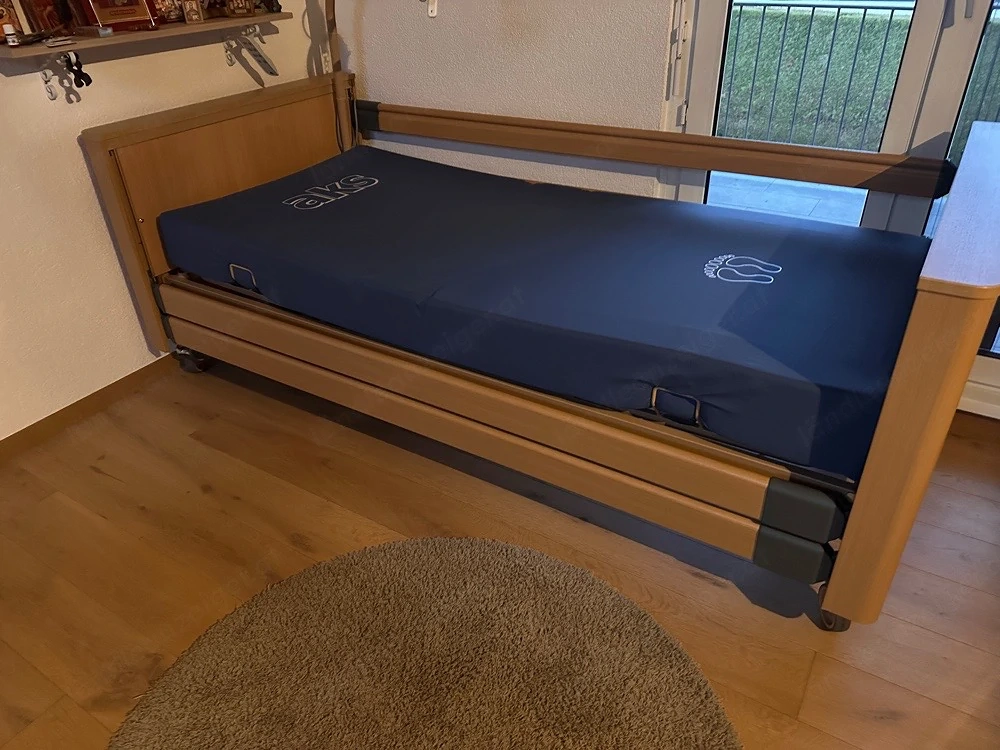 Hochwertiges Pflegebett