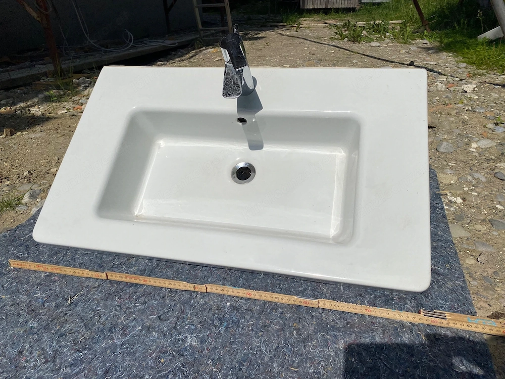 Waschbecken 80 cm,  mit Armatur