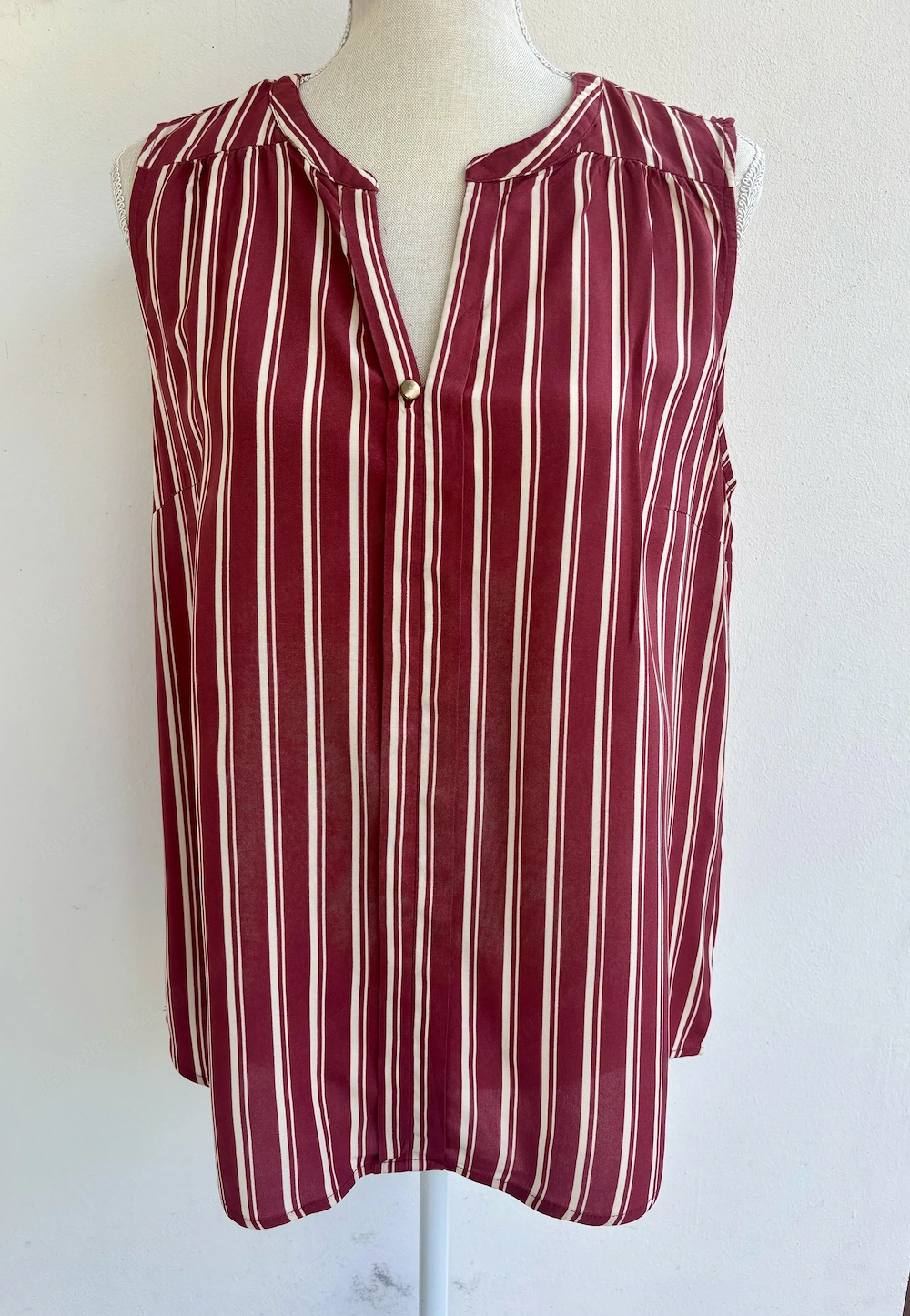 Ärmelloses Kleid mit Streifen in Bordeaux u Creme 