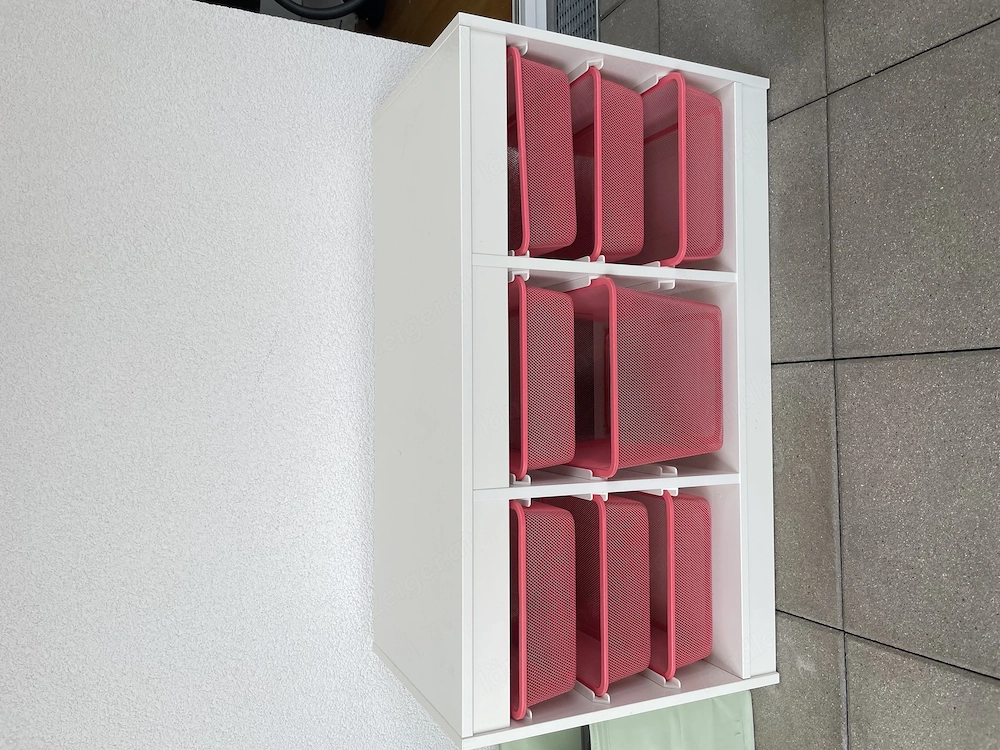 Ikea Trofast weiß  Pinke Metallkörbe 