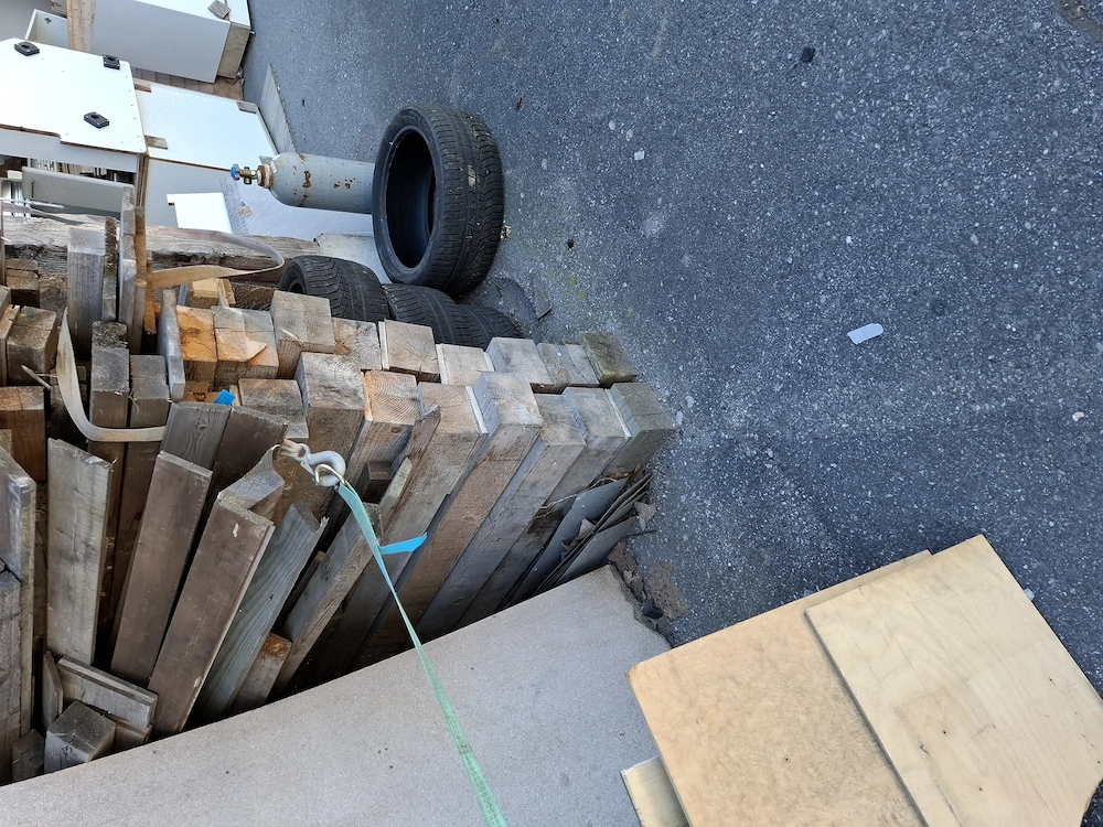 Holz gegen Abholung zu verschenken